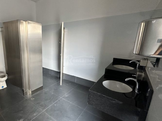Local en venta en La Candelaria, Medellín, 740 m² · foto 17 de 22