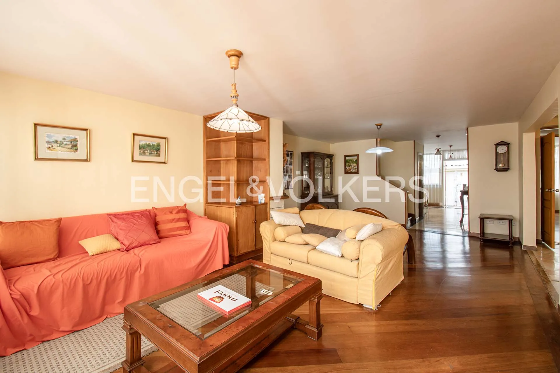 Casa en venta en Bella Suiza, Bogotá · foto 3 de 23