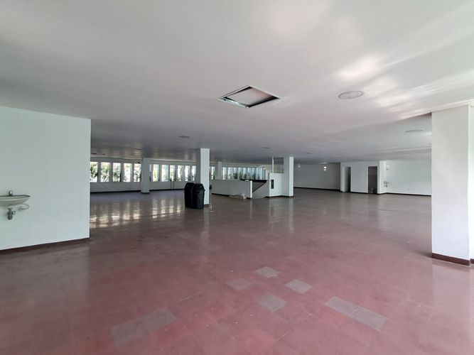 Local en arriendo en Laureles, Medellín, 308 m² · foto 2 de 13
