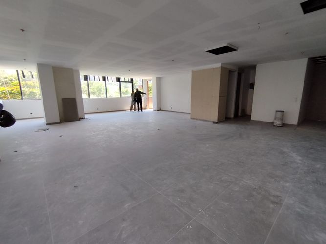 Oficina en arriendo en El Poblado, Medellín, 1013 m² · foto 16 de 17