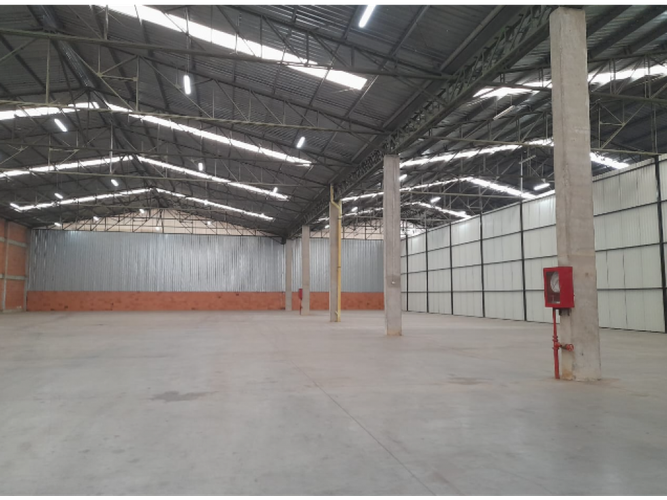 Bodega en arriendo en Zona Centro, Madrid, 3750 m² · foto 3 de 4