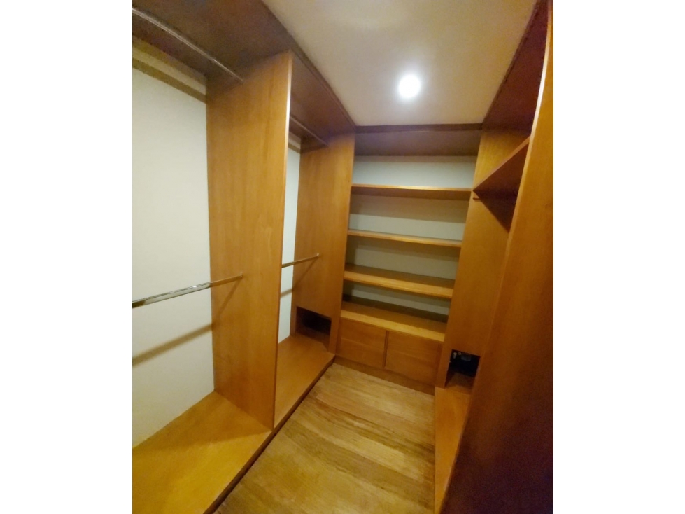 Apartamento en venta en Los Rosales, Bogotá · foto 16 de 23