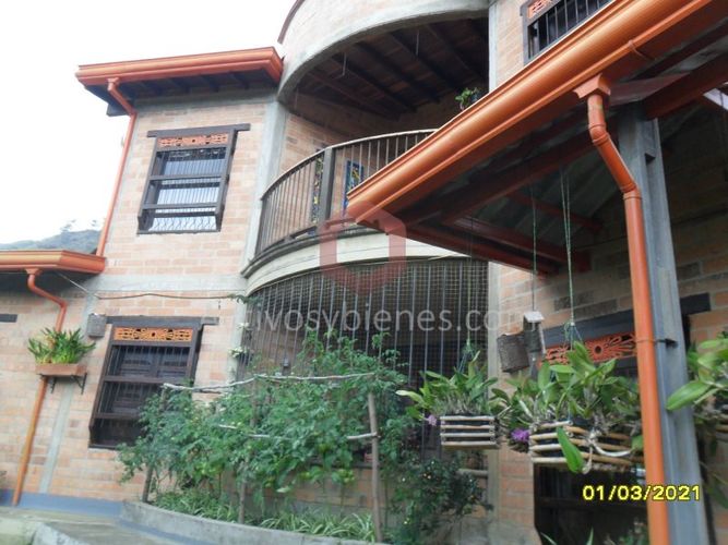 Casa de 4 alcobas en venta en Machado, Copacabana · foto 2 de 19