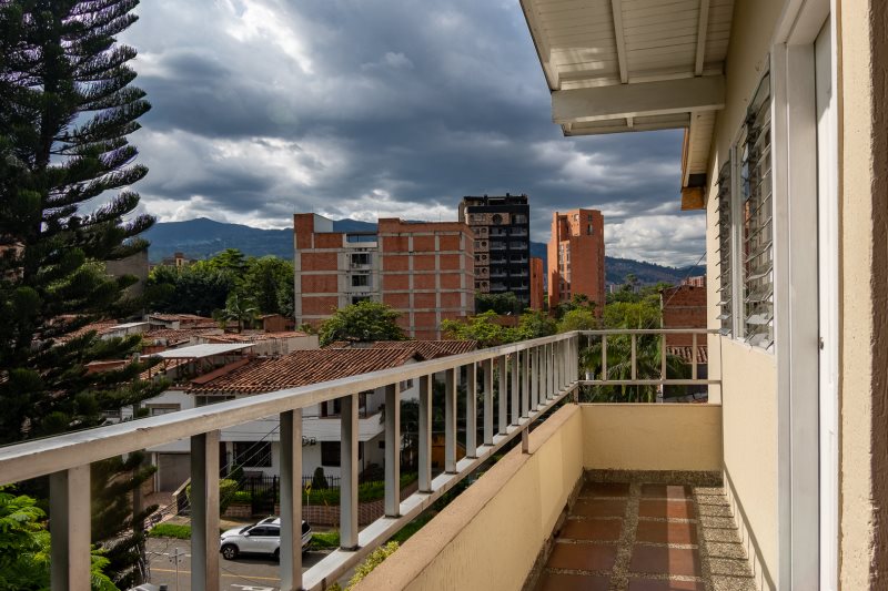 Casa en venta en La Almeria, Medellín 2