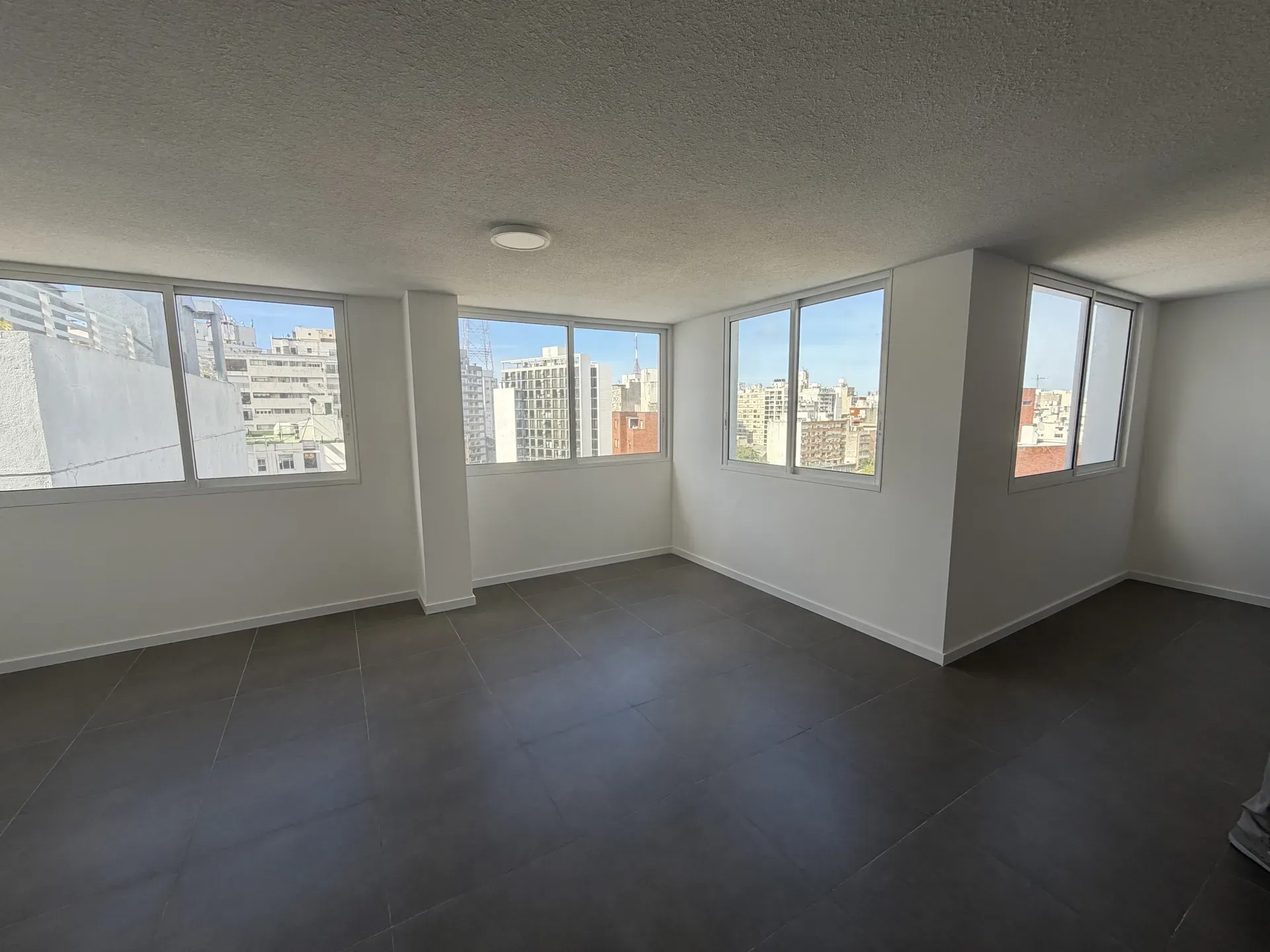 ALQUILER Apartamento en Tres Cruces a Estrenar 1 Dormitorio · Foto 2