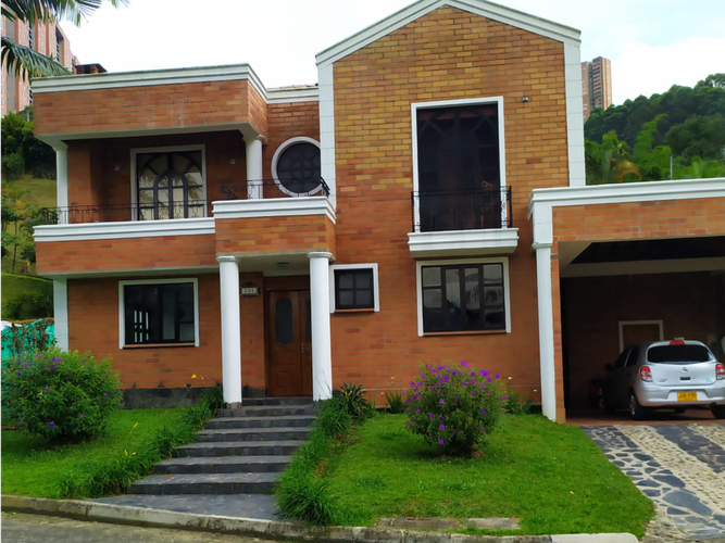 Casa de 4 alcobas en venta en Las Lomitas, Sabaneta, 295 m² · foto 4 de 16