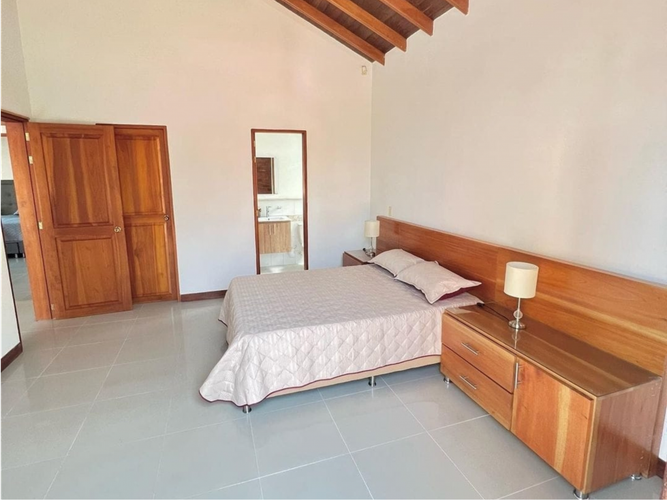 Casa de 4 alcobas en venta en Las Lomitas, Sabaneta, 295 m² · foto 9 de 16
