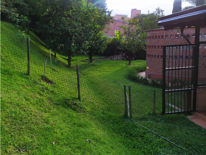Casa de 4 alcobas en venta en Las Lomitas, Sabaneta, 295 m² · foto 12 de 16