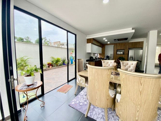 Casa de 5 alcobas en venta en Brisas Del Limonar, Jamundí, 320 m² · foto 2 de 20
