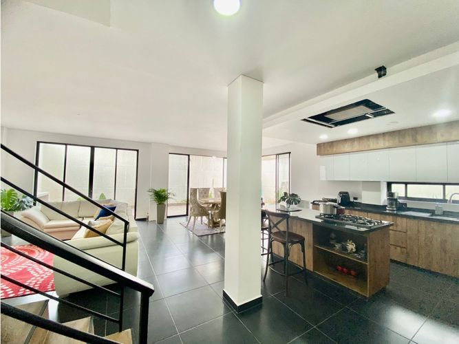 Casa de 5 alcobas en venta en Brisas Del Limonar, Jamundí, 320 m² · foto 4 de 20