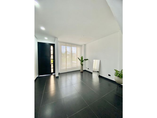 Casa de 5 alcobas en venta en Brisas Del Limonar, Jamundí, 320 m² · foto 5 de 20