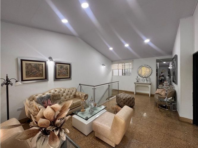 Casa de 7 alcobas en venta en La Morada, Cali, 352 m² · foto 18 de 19