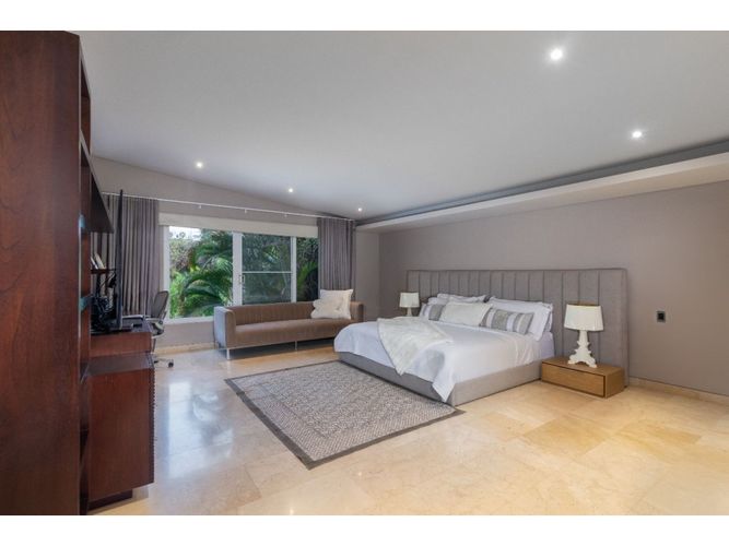 Casa de 7 alcobas en venta en Granada, Cali, 672 m² · foto 3 de 24