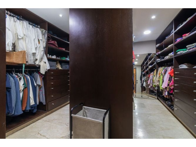 Casa de 7 alcobas en venta en Granada, Cali, 672 m² · foto 8 de 24