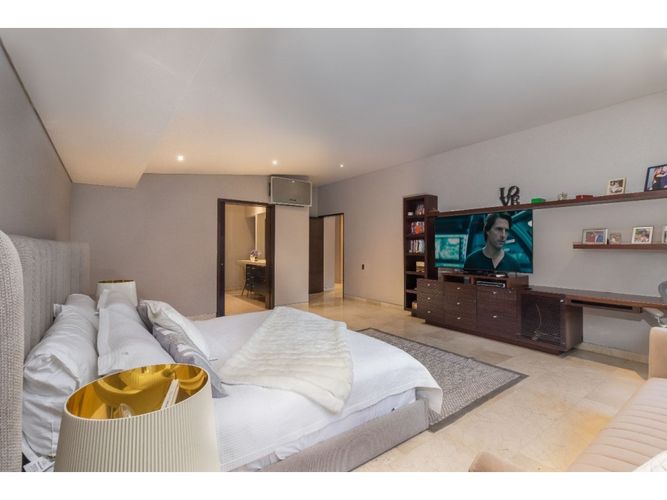 Casa de 7 alcobas en venta en Granada, Cali, 672 m² · foto 11 de 24
