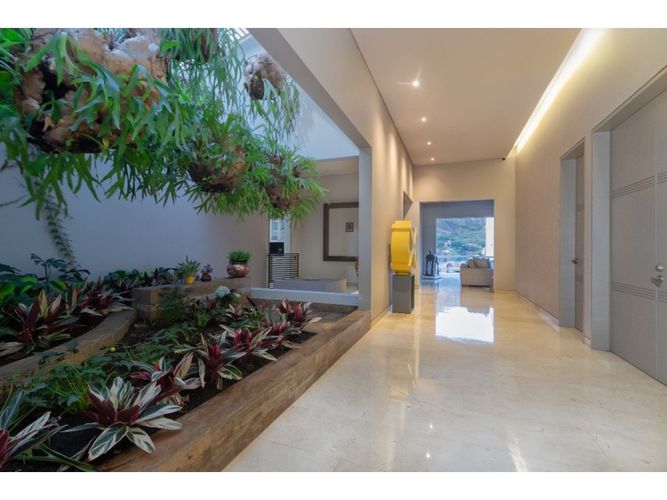 Casa de 7 alcobas en venta en Granada, Cali, 672 m² · foto 23 de 24