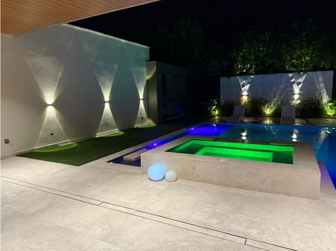 Casa de 5 alcobas en venta en La Castellana, Cali, 1070 m² · foto 3 de 12