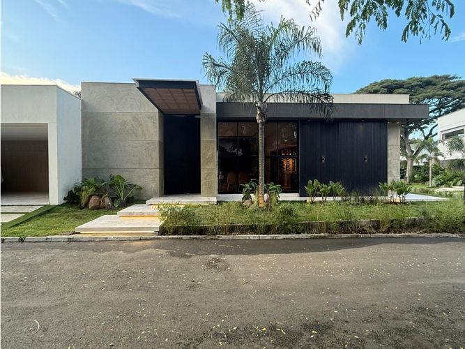Casa de 5 alcobas en venta en La Castellana, Cali, 1070 m² · foto 4 de 12