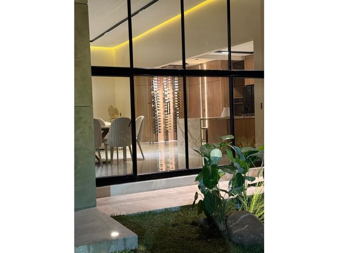 Casa de 5 alcobas en venta en La Castellana, Cali, 1070 m² · foto 5 de 12