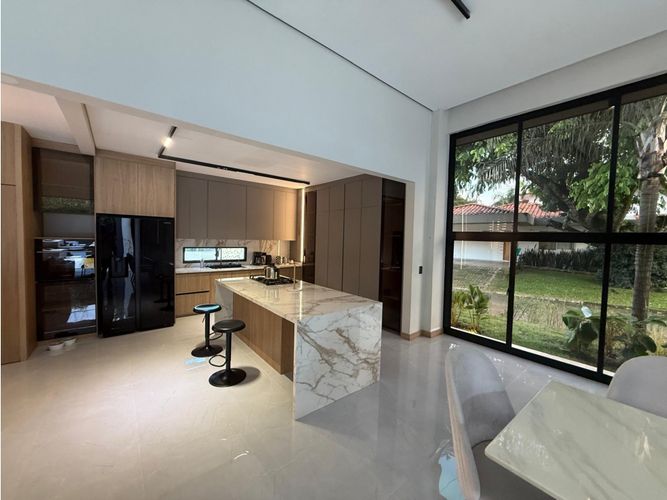 Casa de 5 alcobas en venta en La Castellana, Cali, 1070 m² · foto 6 de 12
