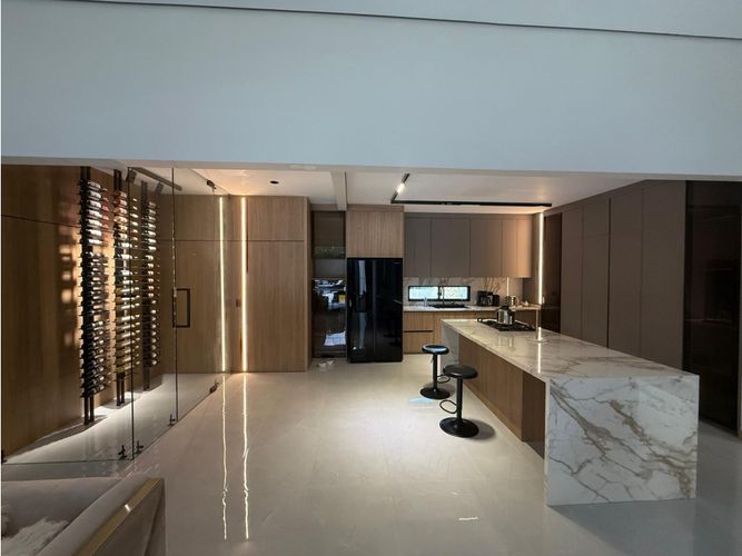 Casa de 5 alcobas en venta en La Castellana, Cali, 1070 m² · foto 8 de 12