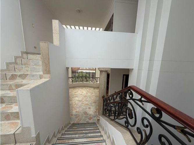 Casa de 5 alcobas en venta en El Ingenio, Cali, 450 m² · foto 3 de 22