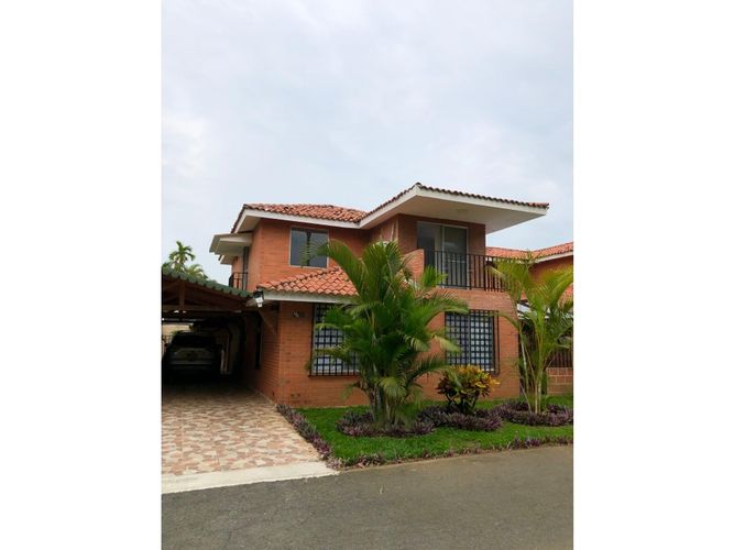 Casa de 4 alcobas en venta en El Castillo, Jamundí, 225 m² · foto 2 de 24