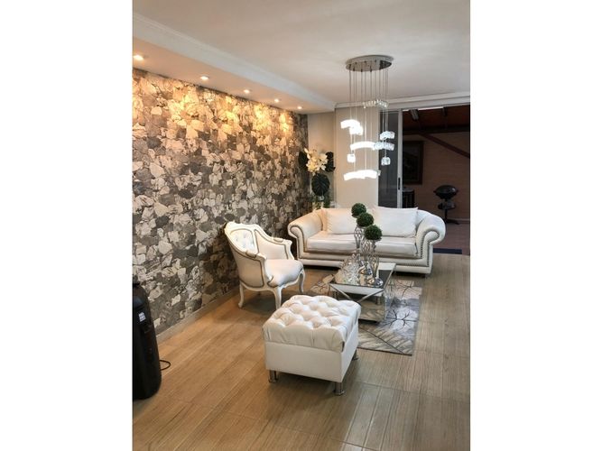 Casa de 4 alcobas en venta en El Castillo, Jamundí, 225 m² · foto 3 de 24