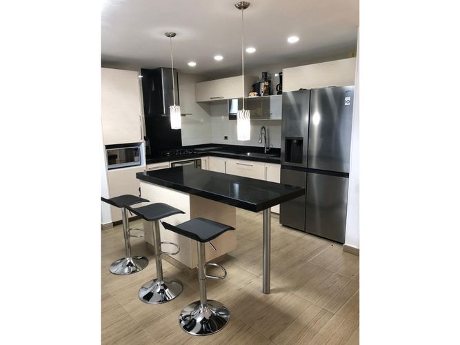 Casa de 4 alcobas en venta en El Castillo, Jamundí, 225 m² · foto 4 de 24