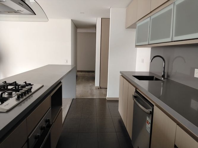 Apartamento de 2 alcobas en arriendo en El Poblado, Medellín, 108 m² · foto 6 de 20
