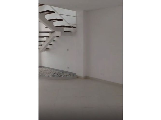 Casa de 4 alcobas en venta en Camino La Floresta, Cota, 220 m² · foto 2 de 11