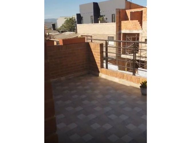 Casa de 4 alcobas en venta en Camino La Floresta, Cota, 220 m² · foto 10 de 11