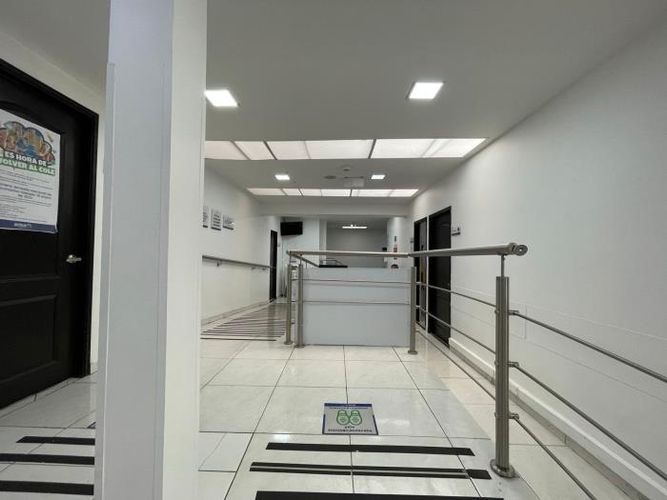 Casa de 14 alcobas en venta en Santa Barbara, Bogotá, 675 m² · foto 3 de 20