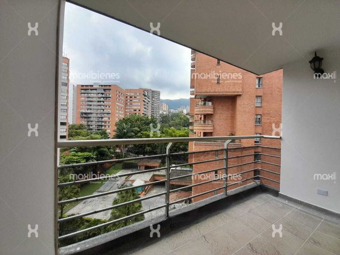 Apartamento de 3 alcobas en arriendo en Los Balsos, Medellín, 94 m² · foto 13 de 21