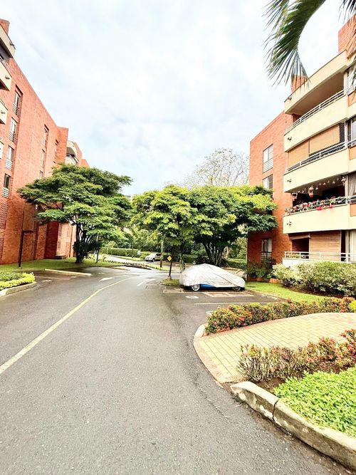 Apartamento de 4 alcobas en venta en Ciudad Jardin, Cali, 132 m² · foto 11 de 12
