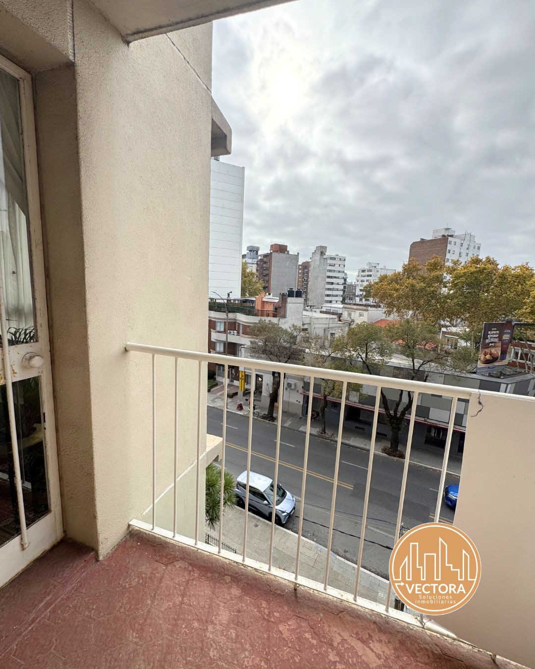 VENDE APARTAMENTO EN PUNTA CARRETAS AL FRENTE / 3 DORMITORIOS, /2 BAÑOS / GARAJE – pohled 5