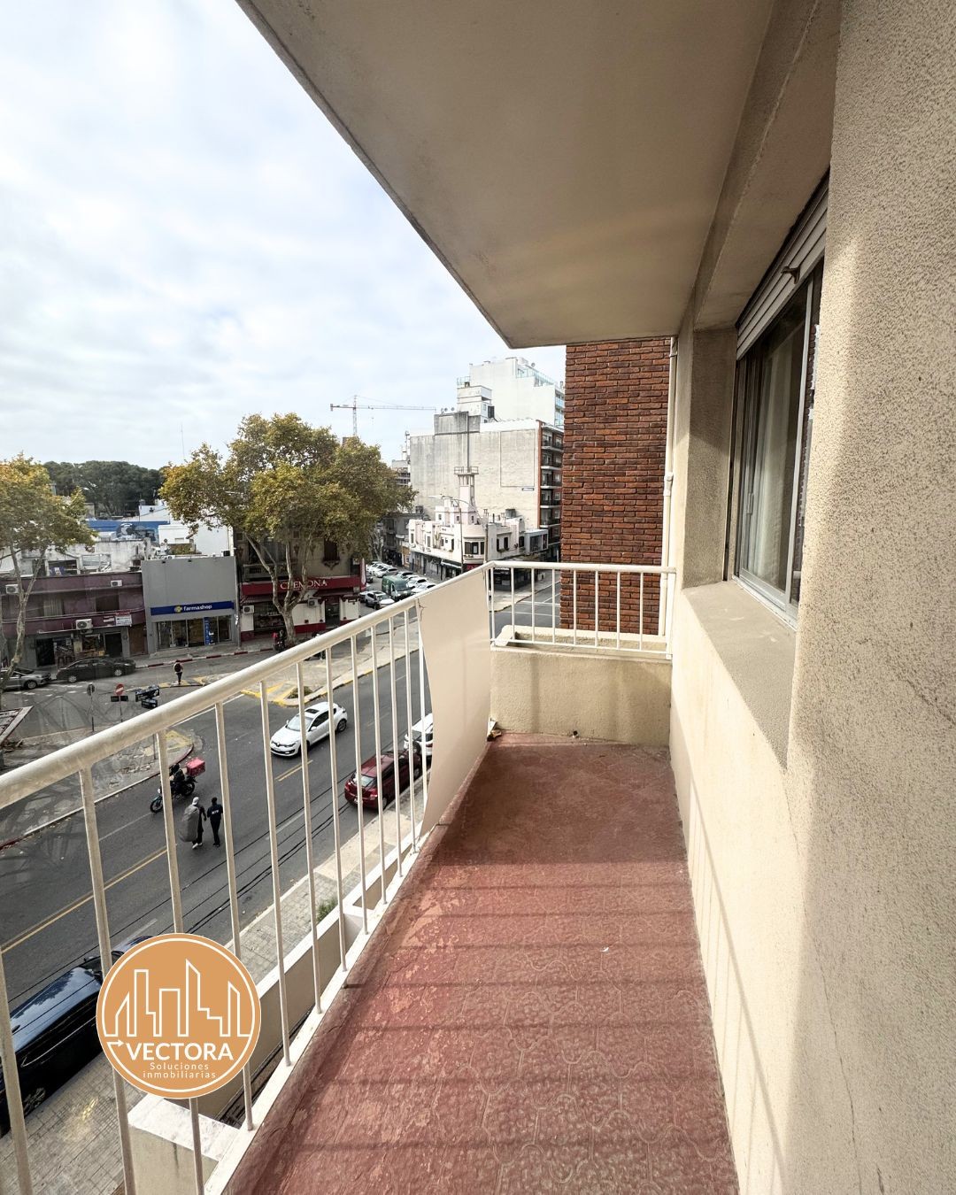 VENDE APARTAMENTO EN PUNTA CARRETAS AL FRENTE / 3 DORMITORIOS, /2 BAÑOS / GARAJE – pohled 4