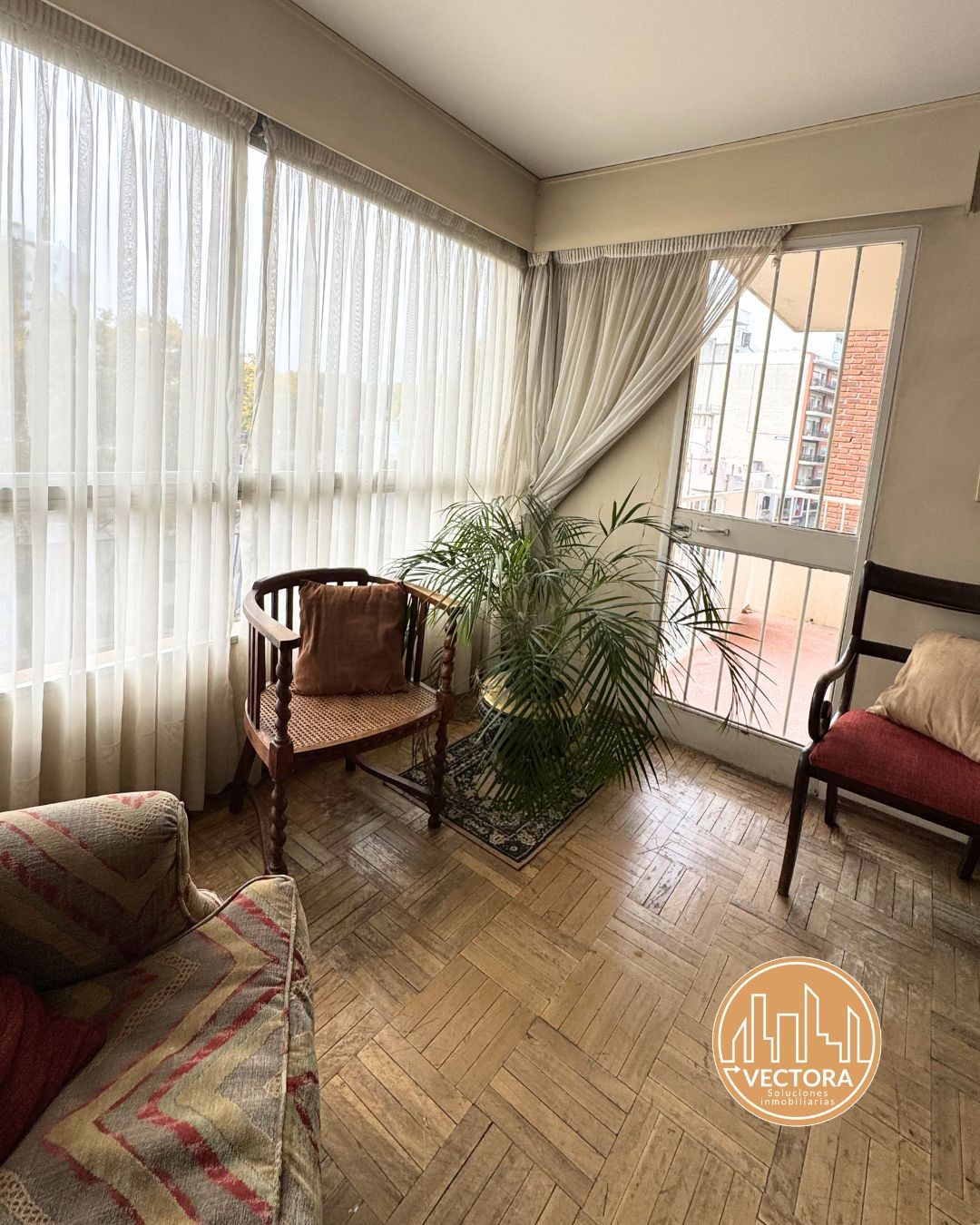 VENDE APARTAMENTO EN PUNTA CARRETAS AL FRENTE / 3 DORMITORIOS, /2 BAÑOS / GARAJE – pohled 3