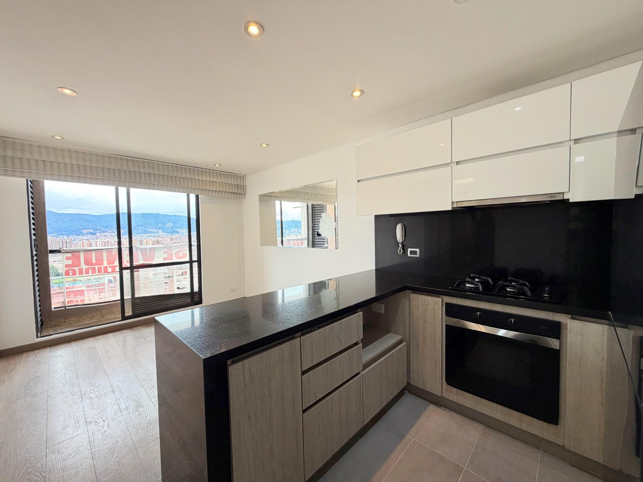 Apartamento en venta en Colina Campestre, Bogotá · foto 2 de 16