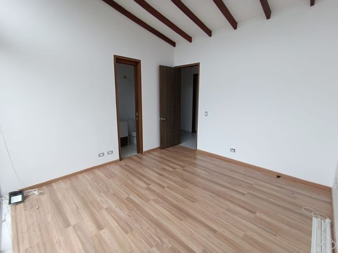 Casa de 5 alcobas en venta en Loma Del Escobero, Envigado, 400 m² · foto 5 de 24