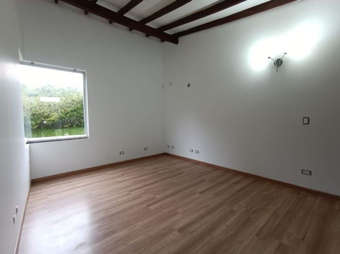 Casa de 5 alcobas en venta en Loma Del Escobero, Envigado, 400 m² · foto 12 de 24