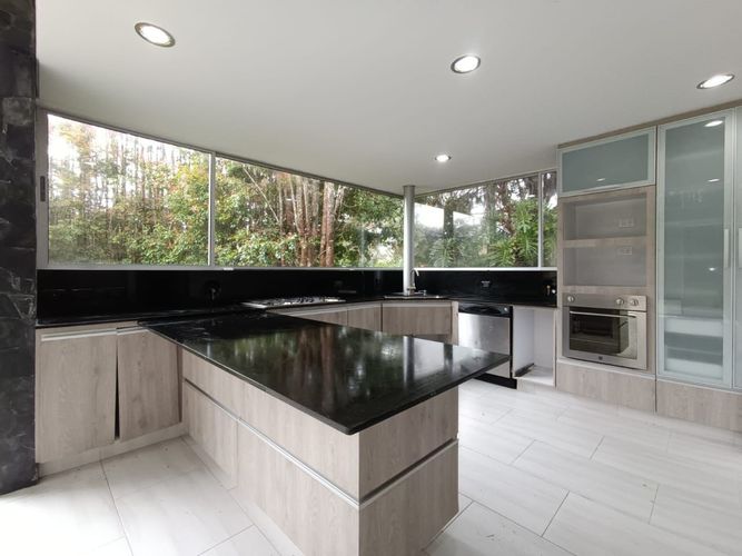 Casa de 5 alcobas en venta en Loma Del Escobero, Envigado, 400 m² · foto 17 de 24