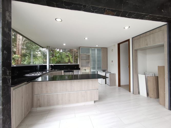 Casa de 5 alcobas en venta en Loma Del Escobero, Envigado, 400 m² · foto 16 de 24