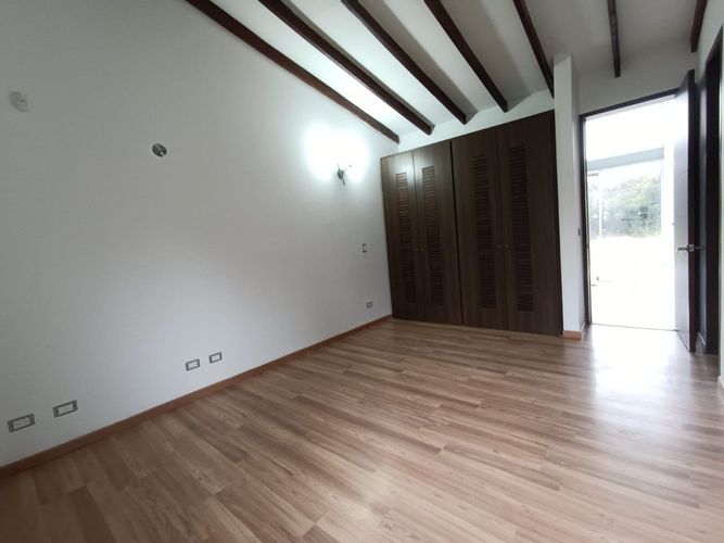 Casa de 5 alcobas en venta en Loma Del Escobero, Envigado, 400 m² · foto 11 de 24