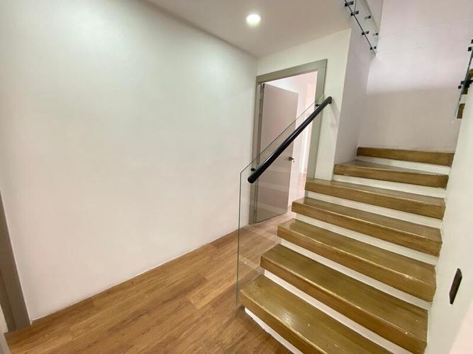 Casa de 5 alcobas en arriendo en Loma Benedictinos, Envigado, 336 m² · foto 5 de 24