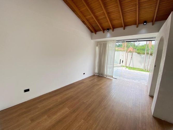 Casa de 5 alcobas en arriendo en Loma Benedictinos, Envigado, 336 m² · foto 9 de 24