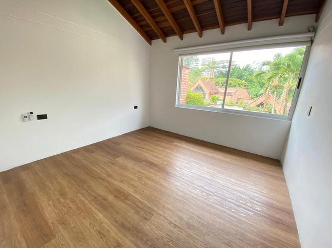 Casa de 5 alcobas en arriendo en Loma Benedictinos, Envigado, 336 m² · foto 10 de 24