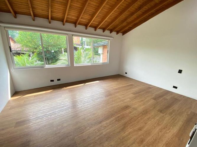 Casa de 5 alcobas en arriendo en Loma Benedictinos, Envigado, 336 m² · foto 12 de 24