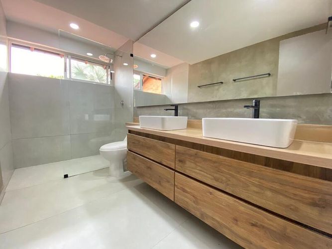 Casa de 5 alcobas en arriendo en Loma Benedictinos, Envigado, 336 m² · foto 16 de 24