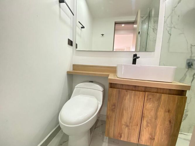 Casa de 5 alcobas en arriendo en Loma Benedictinos, Envigado, 336 m² · foto 18 de 24